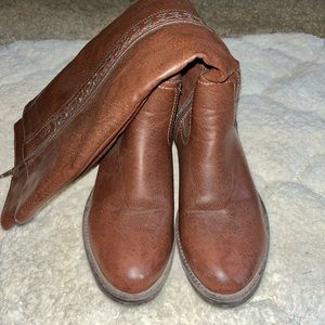 Brown boots